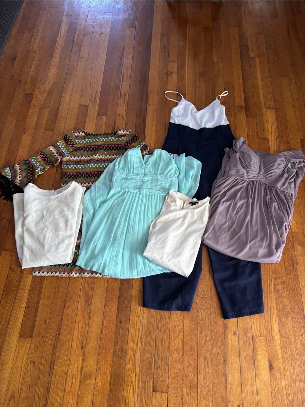 Bundle of 6 dresses ( 1 romper ) size S